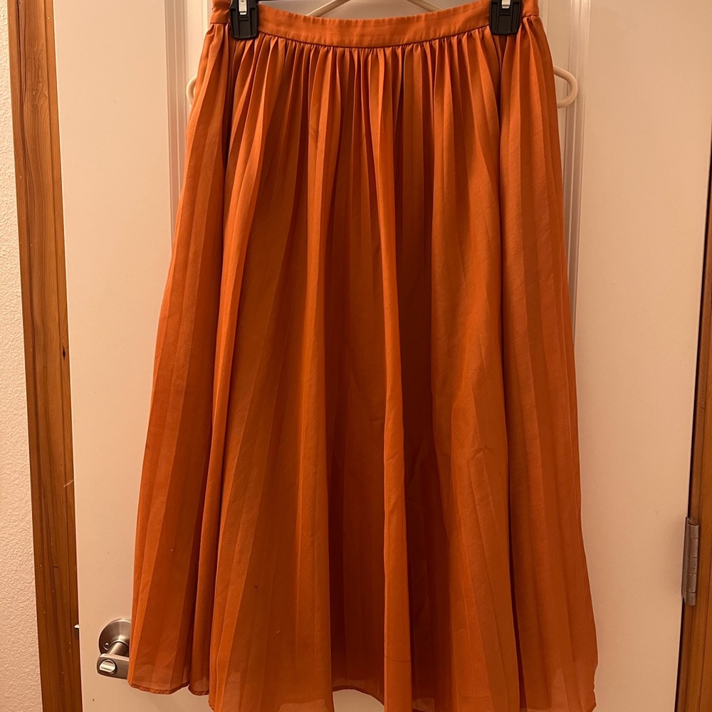 Pleated skirt